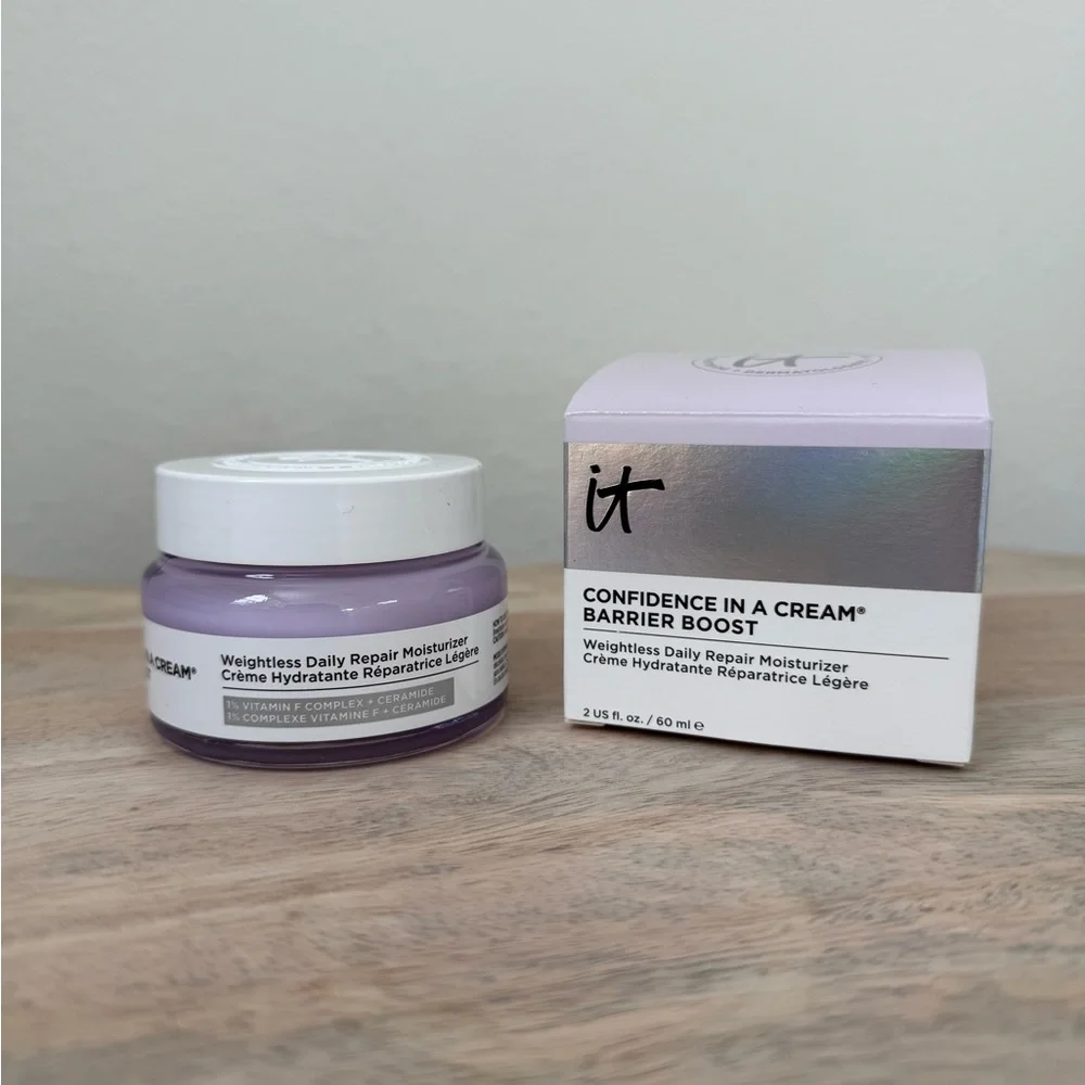 IT Cosmetics Confidence in a Cream with Silver Accents - Picture 1 of 11